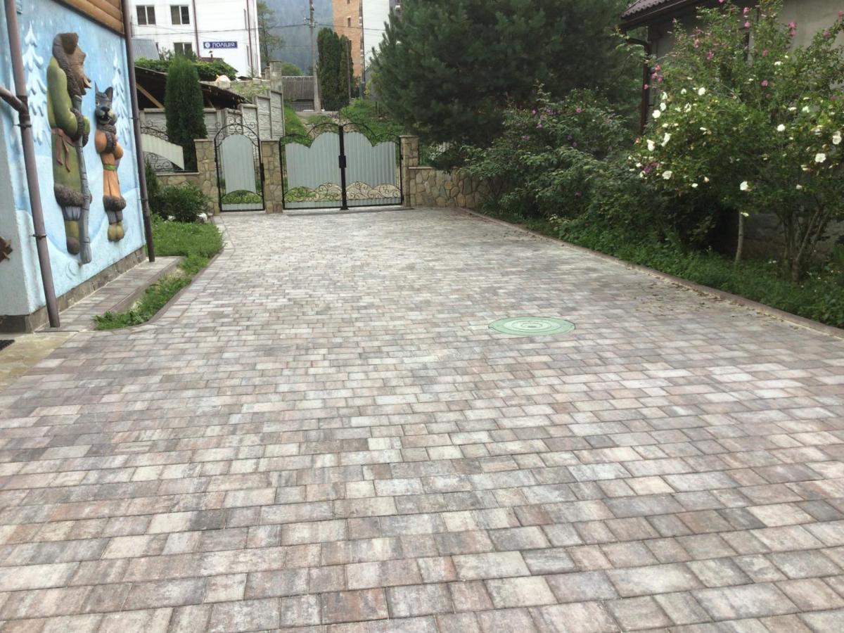 Рукавичка Iaremcea Exterior foto
